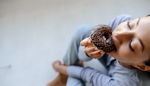 ¿Se te antojan los dulces cuando estás estresado? Seis trucos para evitarlos