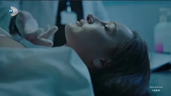 Las autoridades hallan el cadáver de Neva en la telenovela turca “Secretos de familia” (Foto: Ay Yapım)