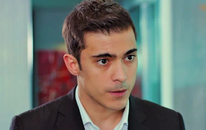 Yiğit entró a trabajar en la empresa de los Argun en la telenovela turca "Pecado original" (Foto: Med Yapım)