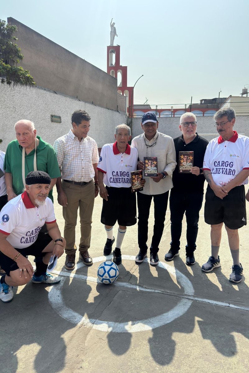 Tricampeones es el libro que los hinchas cremas del Hogar Canevaro leerán con entusiasmo. Foto: Beneficencia de Lima.