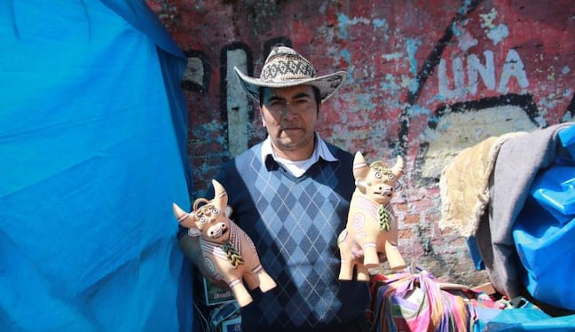 Torito de Pucará, estrella de la feria de las Alasitas