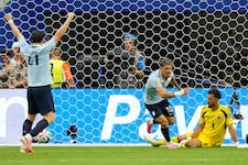 Maximiliano Araújo de ‘palomita’ puso el empate 1-1 de Uruguay ante Cabo Verde | VIDEO