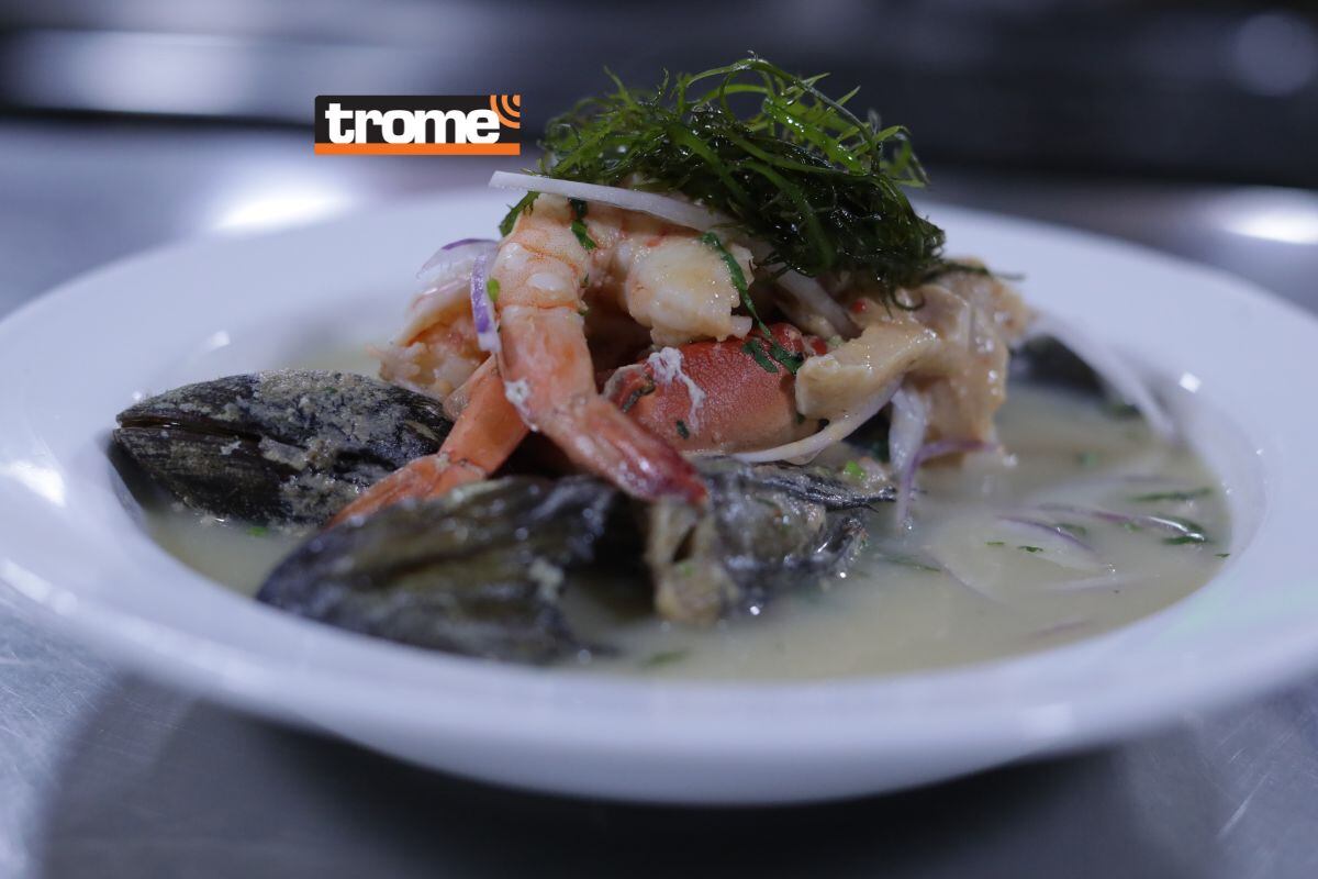 El chilcano va acompañado con una crema de erizo. Foto: Alessandro Currarino.