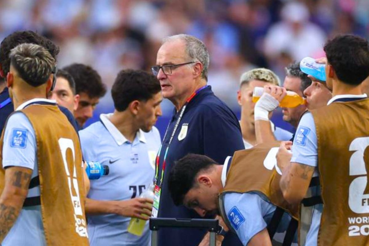 Marcelo Bielsa en su momento más crítico en el Mundial 2026 (Foto: AFP)
