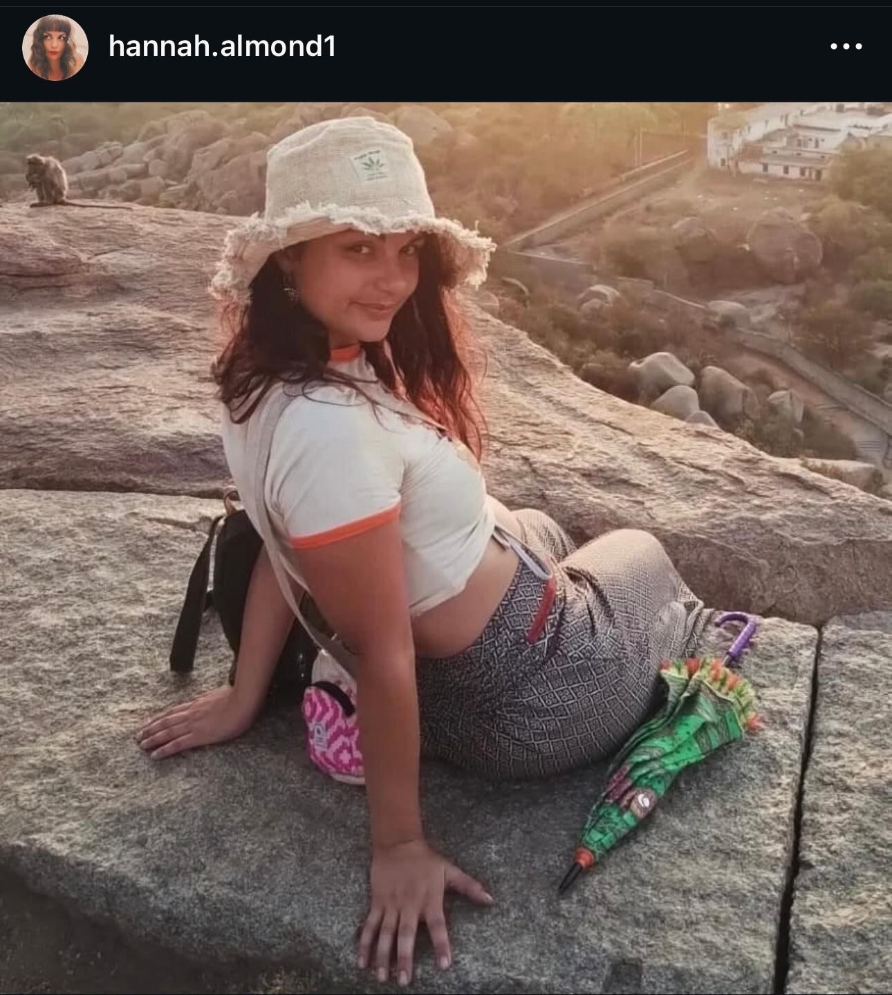 Hannah Almond es una turista británica que se instaló debajo del puente Grau en Cusco tras robo de documentos y dinero.