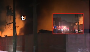 Incendio arrasa fábrica de plásticos en plena Navidad en SJL: Más de 80 bomberos trabajaron en Nochebuena