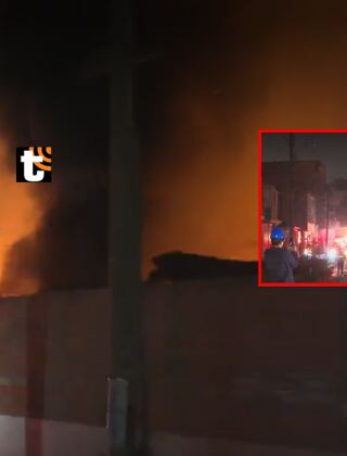 Incendio arrasa fábrica de plásticos en plena Navidad en SJL: Más de 80 bomberos trabajaron en Nochebuena