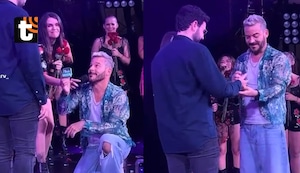 Adolfo Aguilar le propone matrimonio a su novio durante su show musical: “Eres el correcto hoy y siempre”