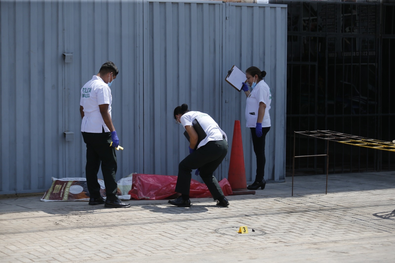 El hombre de unos 38 años fue asesinado en la vía pública en la auxiliar de la Av. La Marina en La Perla, Callao. (Foto: Joseph Ángeles / @photo.gec)