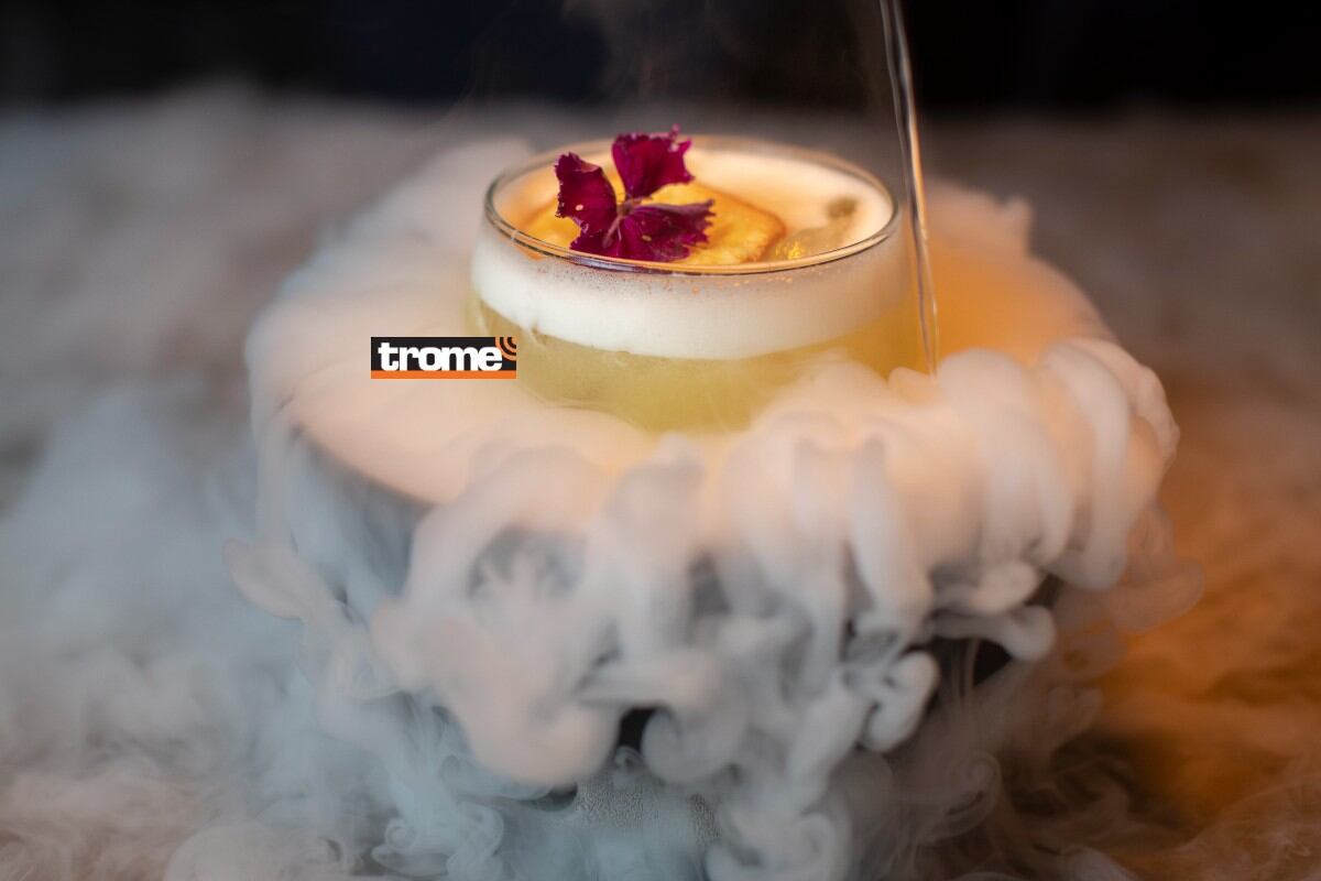 Los tragos moleculares están en tendencia y hay presentaciones muy llamativas como las de TBH. (Entrevista: Isabel Medina / Fotos: Renzo Salazar / Trome).