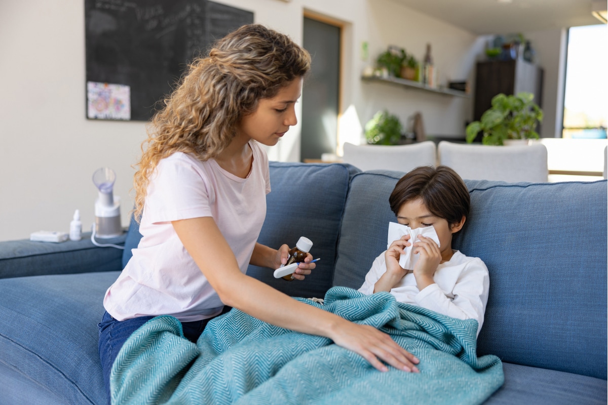 ¿Tu hijo se resfría una y otra vez? Conoce cuántas veces al año puede enfermarse un niño sin que sea una señal de alerta. Foto: Istock.