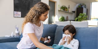 ¿Tu hijo se resfría una y otra vez? Conoce cuántas veces al año puede enfermarse un niño sin que sea una señal de alerta. Foto: Istock.