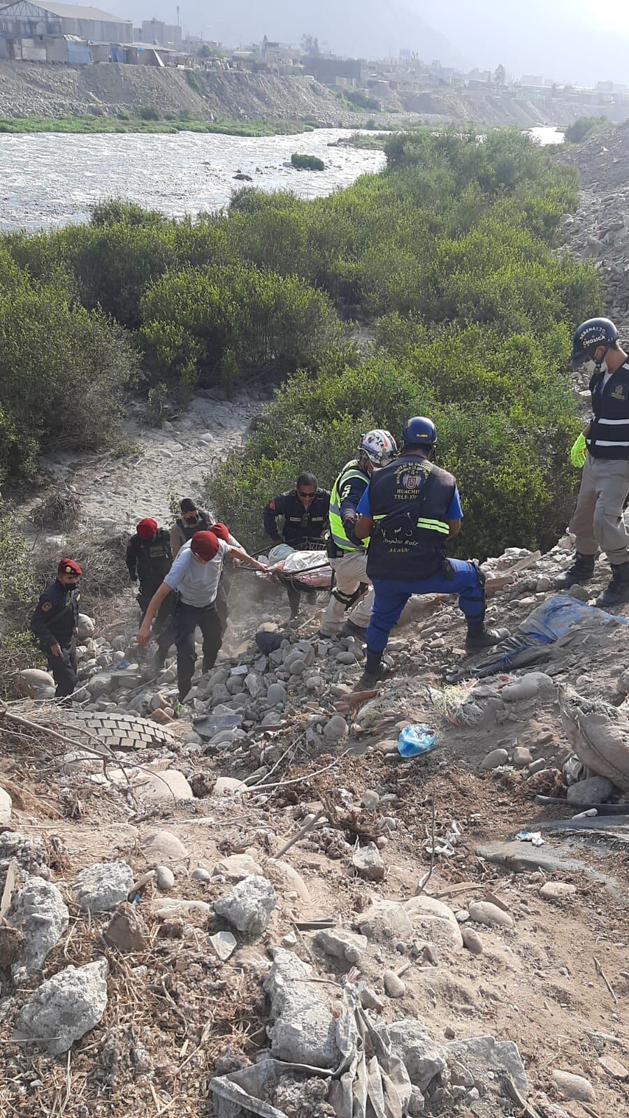 La joven Flor Huamán Ramos (21), se metió al río Rímac a bañarse, pero cuando intentó salir, cayó, fue arrastrada por las aguas.