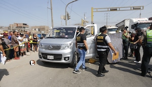 ¡Terror en Ventanilla! Sicarios ejecutan a colectivero en paradero de la Panamericana Norte y graban crimen
