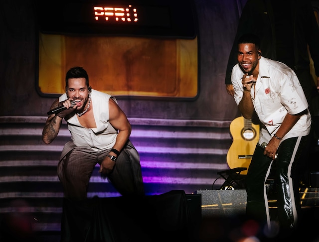Romeo Santos y Prince Royce hicieron cantar a miles en el Estadio Nacional.