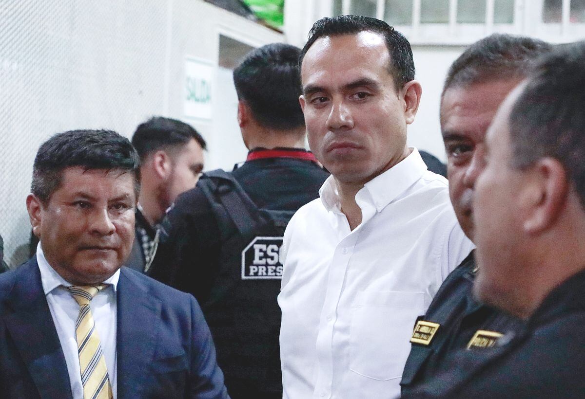 José Jerí en operación de supervisión de penales con el jefe del INPE, Iván Paredes, y la PNP. (Foto: Presidencia / INPE)