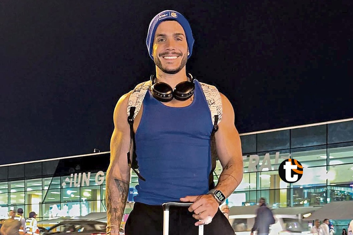 Mario Irivarren en el aeropuerto