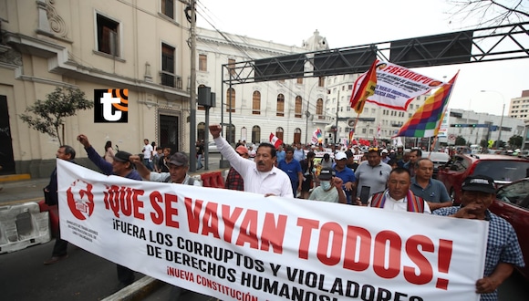 Manifestantes comenzaron a desfilar por el centro de Lima protestando contra el gobierno de Dina Boluarte y el indulto a Alberto Fujimori .Fotos: jorge.cerdan/@photo.gec