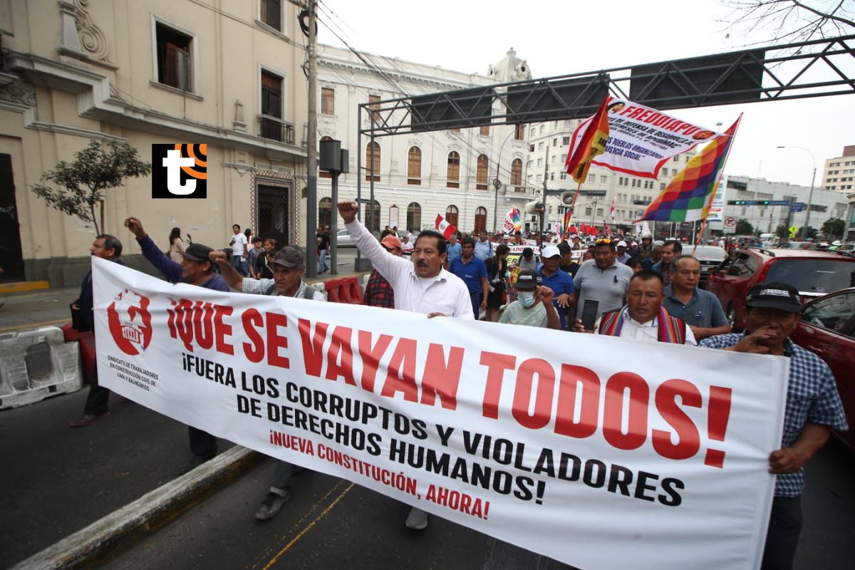Manifestantes comenzaron a desfilar por el centro de Lima protestando contra el gobierno de Dina Boluarte y el indulto a Alberto Fujimori .Fotos: jorge.cerdan/@photo.gec
