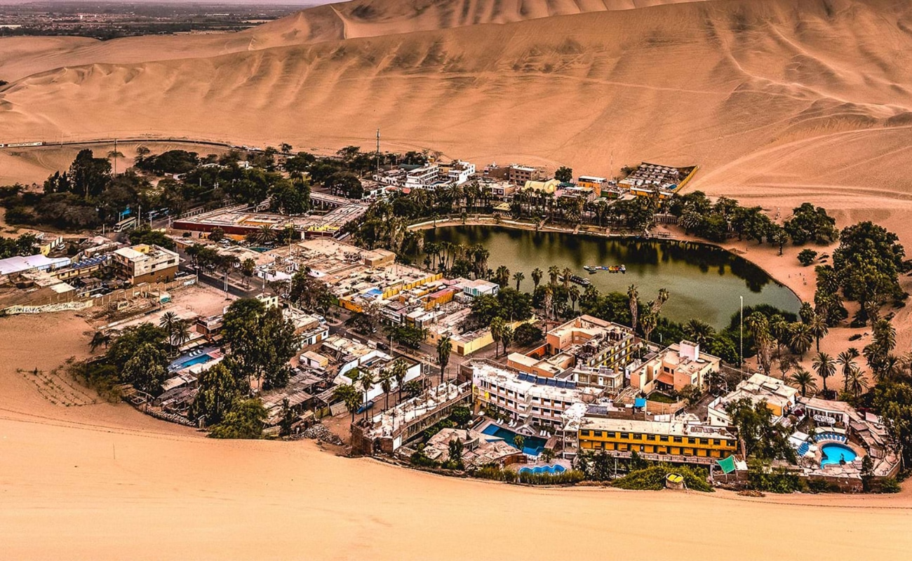 Lima - Paracas - Huacachina. Parte desde Lima hacia Paracas para admirar la Reserva Nacional de Paracas y luego continúa hacia el oasis de Huacachina, donde podrás disfrutar de emocionantes paseos en buggies y sandboarding. (Foto: Perú Travel)