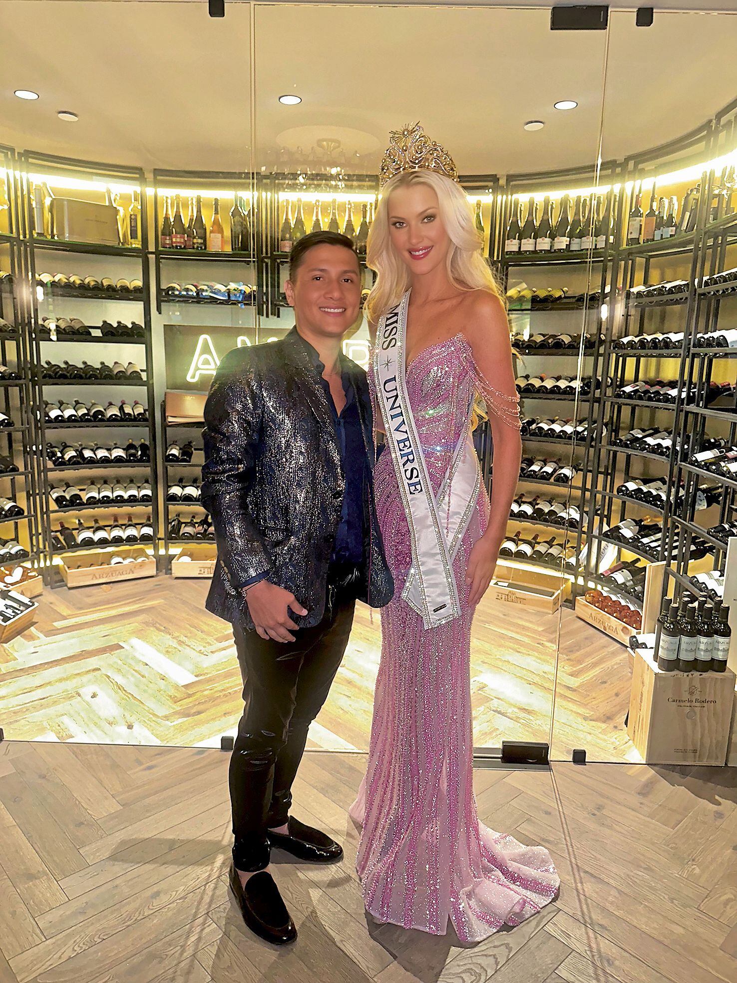 José Zafra y la Miss Universo Victoria Kjaer