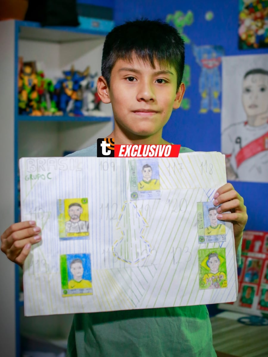 Con creatividad, paciencia y mucho amor por el fútbol, Mathías Flores, de 11 años, decidió elaborar su propio álbum del Mundial cuando descubrió que no podía comprar el original. Foto: César Bueno.