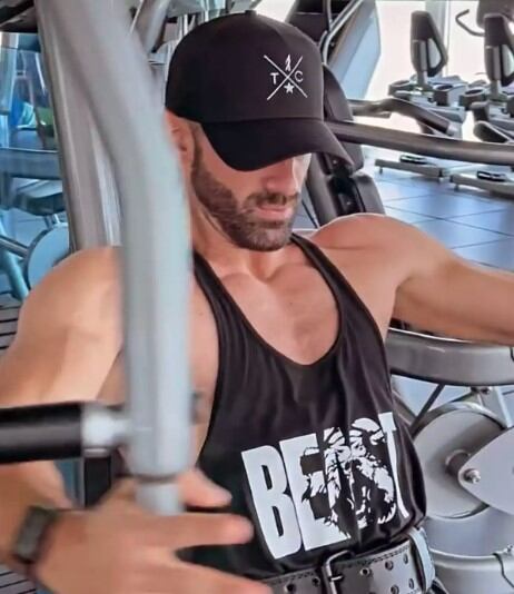 El bailarín español vio en el gimnasio una manera de escapar a la soledad (Foto: Toni Costa/Instagram)