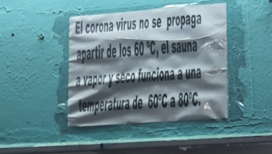 Arequipa: Este tipo de falsa información estaban pegadas en diferentes paredes del local para hacer sentir seguros a sus ocasionales clientes.