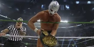 El Grande Americano venció a Dominik Mysterio y ganó el Megacampeonato en Triplemanía 34. (Somos FOX)