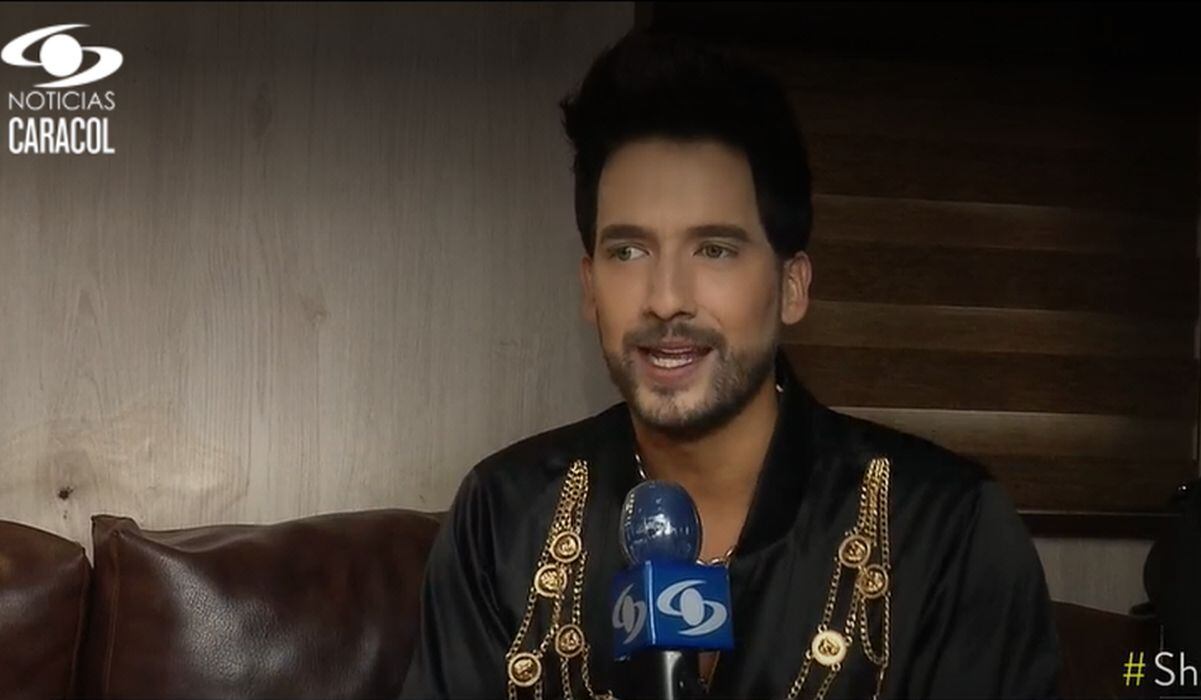 El actor reveló detalles de su personaje en la serie colombiana e invitó a todos a no perderse ninguno de los capítulos. (Foto: Caracol TV)