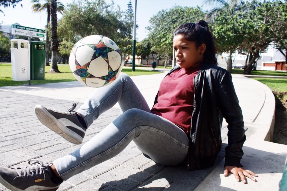 Practica dos horas diarias al menos seis días a la semana.