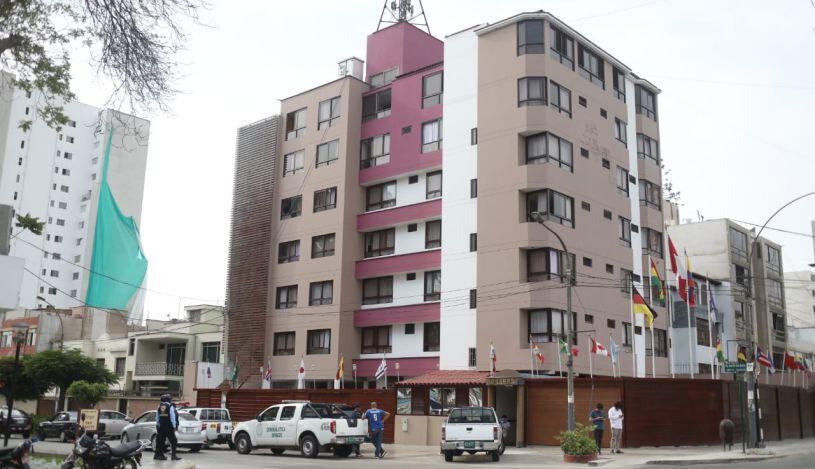 El cuerpo de Nicoll Milagros del Carmen Flores Cuya fue encontrado por la Policía en el segundo piso del hotel Pueblo Libre. (Fotos: Juan Ponce/GEC)