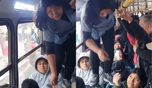 Viral: Cobradora camina entre los asientos con pasajeros para pedir pasajes | VIDEO