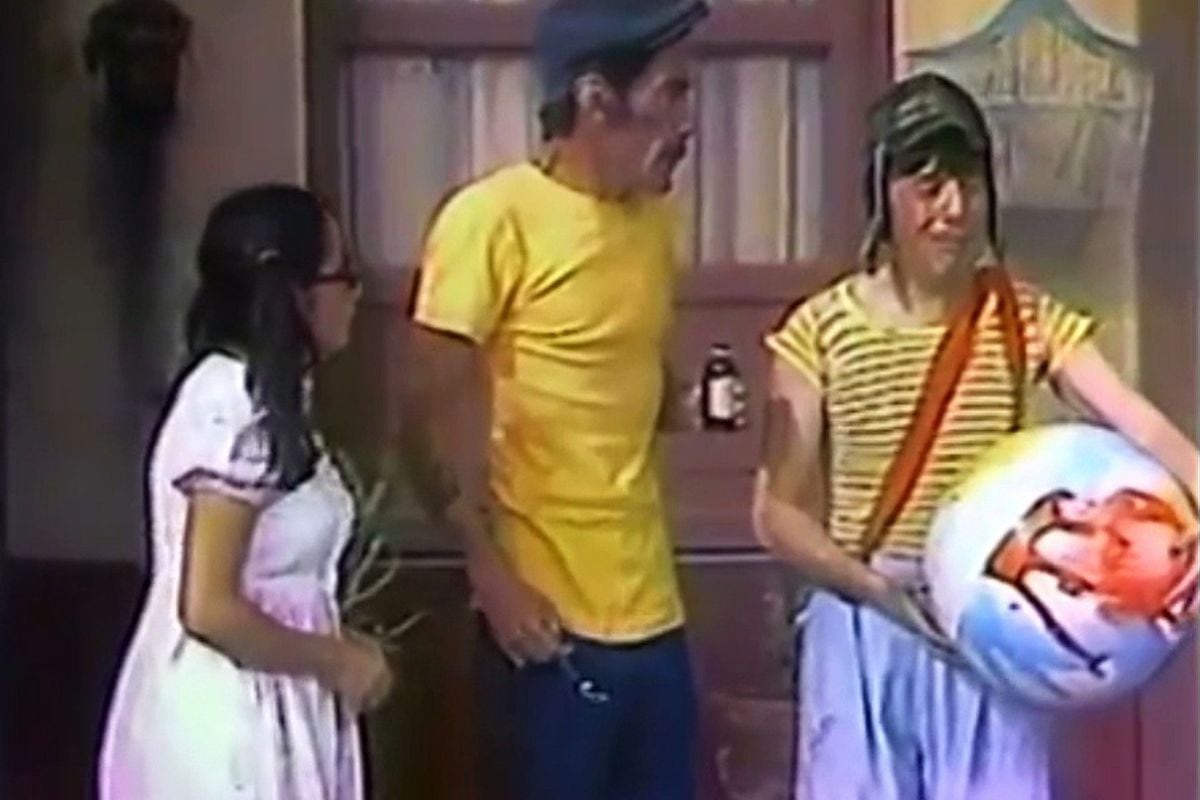 María Antonieta de las Nieves (la Chilindrina), Ramón Valdés (Don Ramón) y Roberto Gómez Bolaños (el Chavo) en el "El ropavejero", el primer 'episodio' de "El Chavo del Ocho". El sketch fue emitido como parte del programa "Chespirito" el 20 de junio de 1971. (Foto: Televisa)