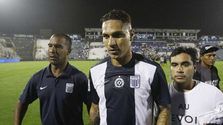 Alianza Lima jugó en el 'Día del Hincha Blanquiazul' con el escudo de Chapecoense. Foto: Archivo.