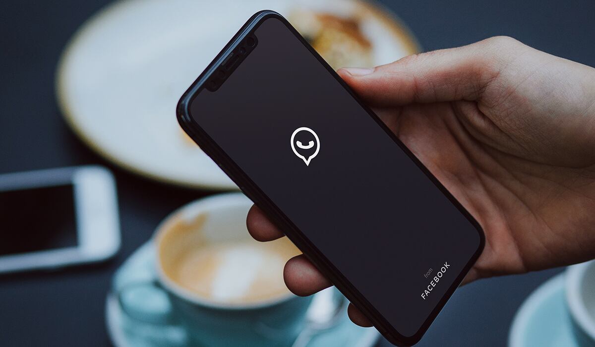 ¿Quieres tener el "modo oscuro" de WhatsApp en tu iPhone? Así puedes lograrlo. (Foto: WhatsApp)