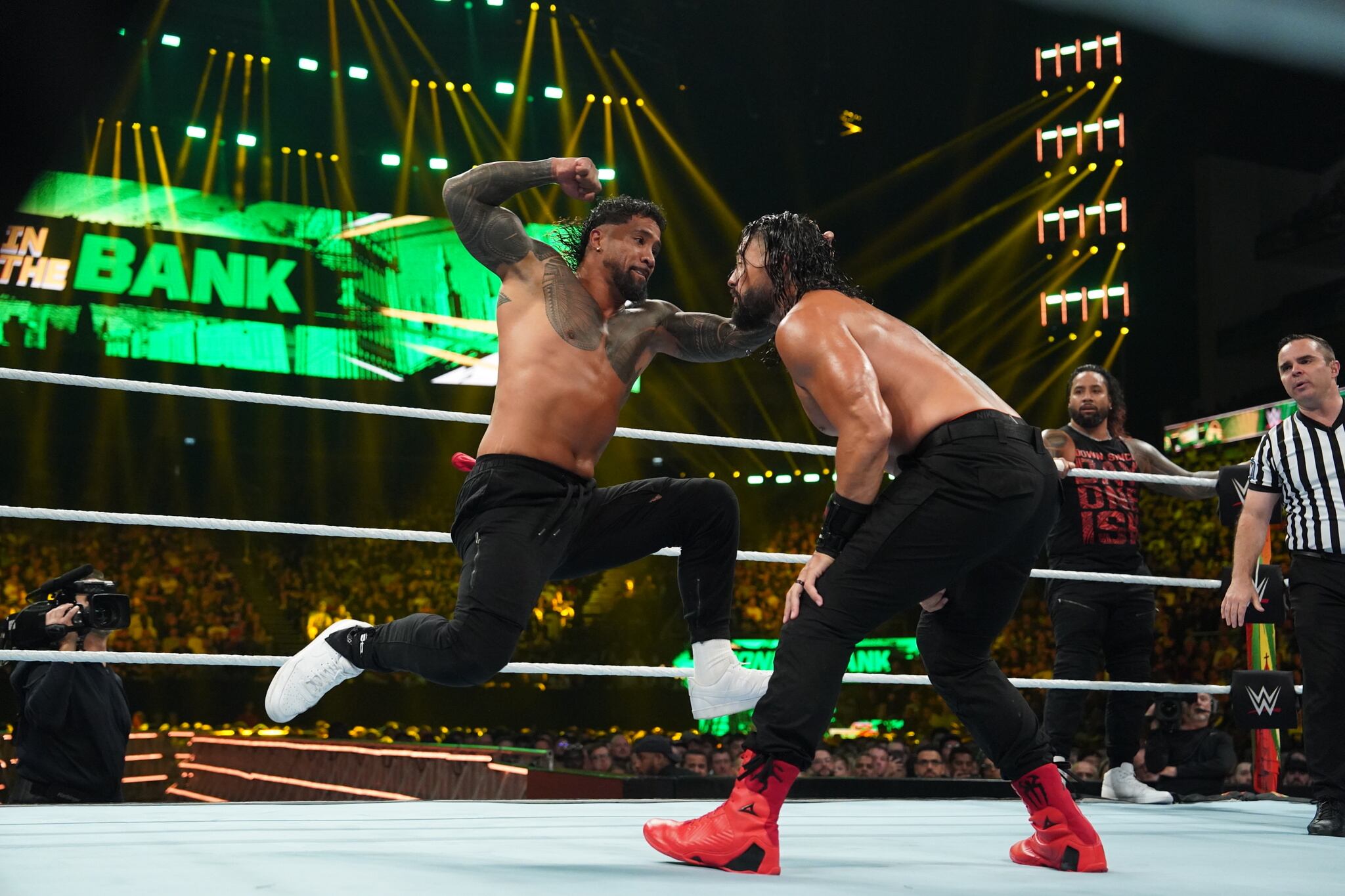 Los Usos vencieron a Roman Reigns y Solo Sikoa. (WWE Corporation)