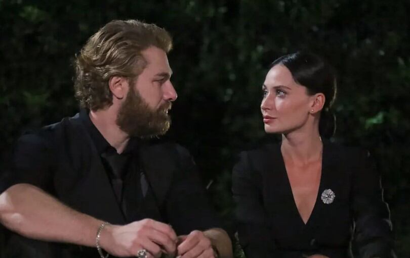 Fikret y Betül durante el entierro de Fekeli (Foto: Tims & B Productions)