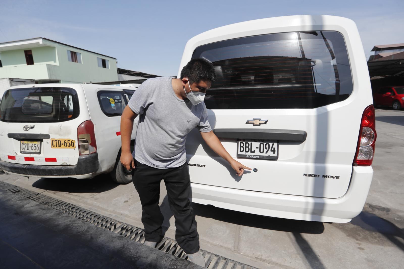Aquí, el comerciante que recuperó su carro robado.| Foto: Joseph Ángeles