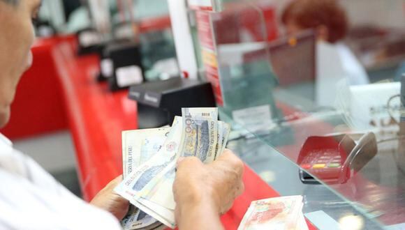 Para poder retirar tu dinero, deberás enviar una solicitud a la entidad financiera donde tengas depositada tu CTS. Este procedimiento se podrá hacer de forma remota o virtual. (Foto: Andina)