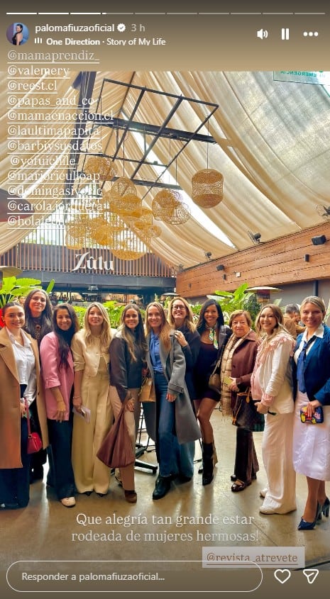 Paloma Fiuza asistió a evento de una revista donde estuvo rodeada de mujeres.