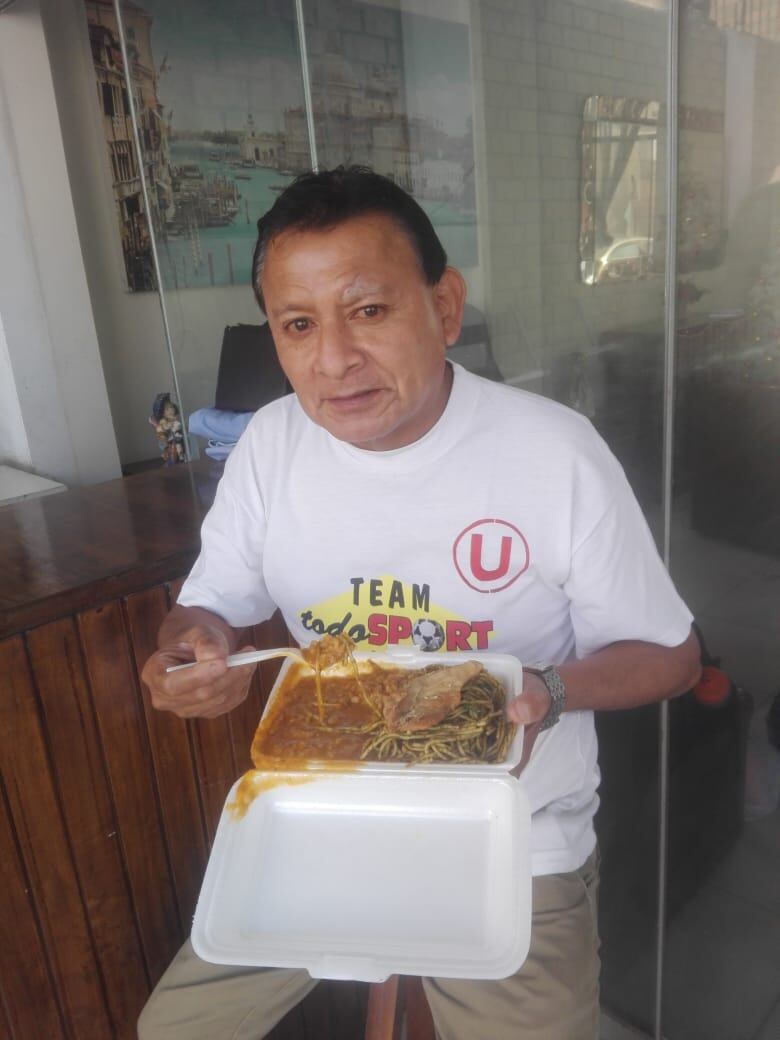 El conocido periodista deportivo Raúl José Castro Manrrique (62), se debate entre la vida y la muerte al ser atropellado por un bus de transporte público. (foto: TROME)