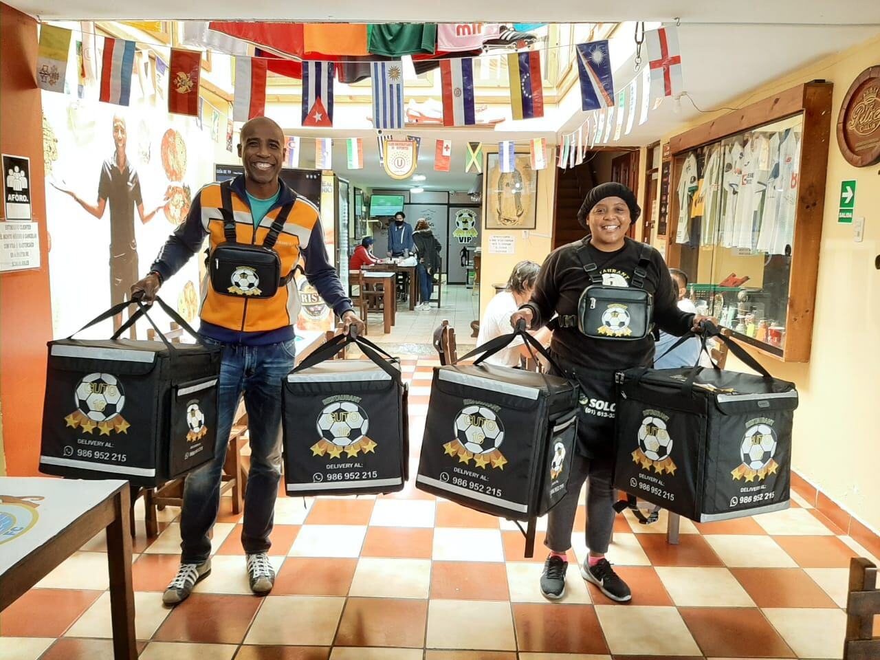 Sociedad de hermanos. Cuto y Diana Guadalupe en su Restaurant.