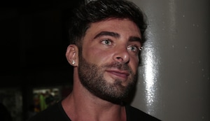 Renzo Spraggon aclara qué había detrás de sus videos buscando comida en la basura y durmiendo en la calle: “Estoy en mi depa”