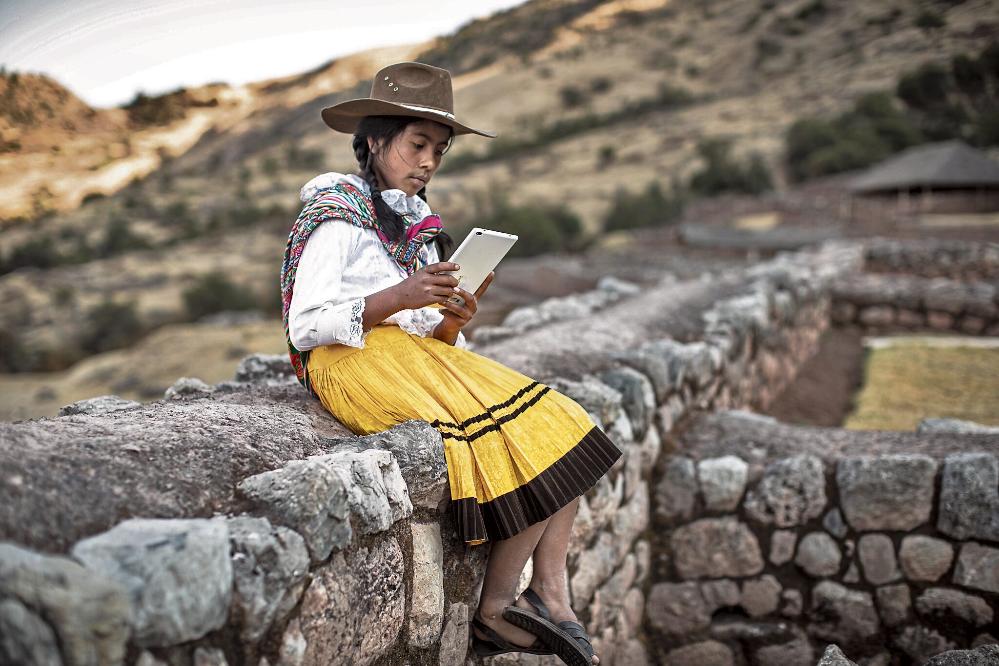 De acuerdo a datos de Unicef, 95% de los países de la región reporta haber creado una plataforma en línea para apoyar la educación, 77% y 64% reportan haber recurrido a programas de TV y de radio. (Foto: Anthony Niño de Guzmán)