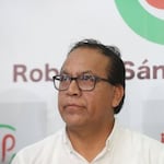 Roberto Sánchez se queda solo con su pataleta