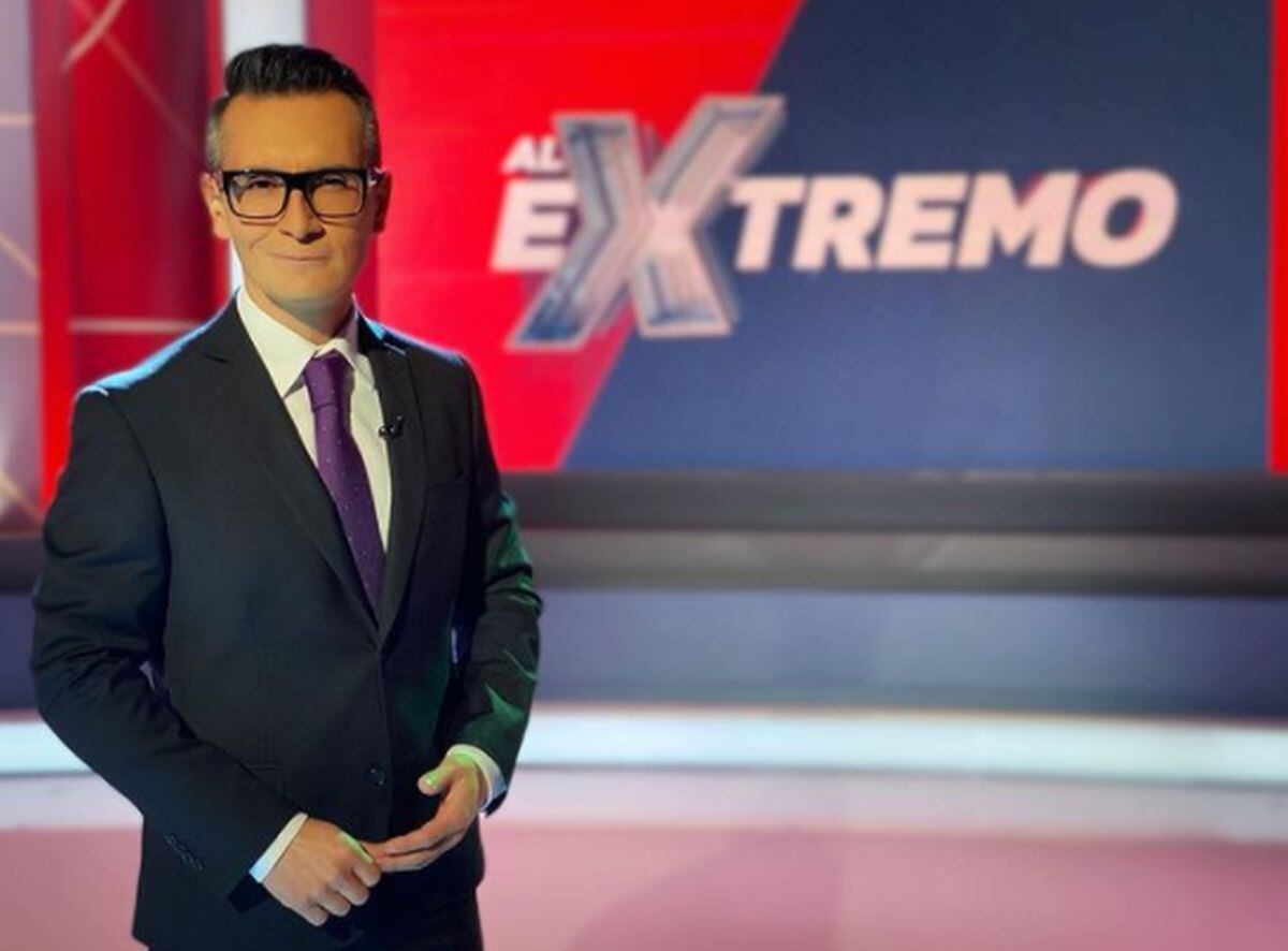 Sergio Sepúlveda fue presentado como reemplazo de otras de las conductoras del espacio televisivo, quien salió de vacaciones (Foto: Al extremo / Instagram)