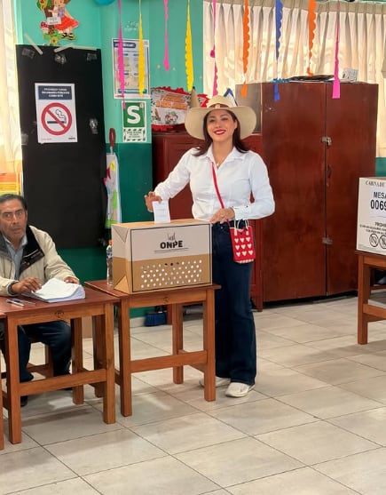 Lesly Castillo votó en las elecciones 2026