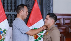 Policía que acabó con la vida de delincuente en Comas es ascendido por el presidente José Jerí