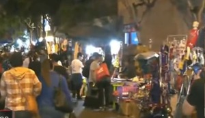 Esperaron hasta el último para hacer sus compras de Navidad en Mesa Redonda